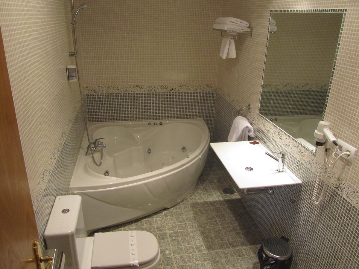Hotel Galayos โอยอส เดล เอสปีโน ภายนอก รูปภาพ